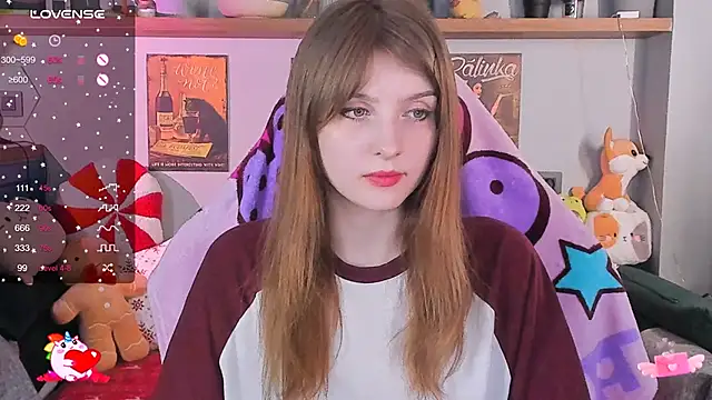 Snapshot of AliceLanley chatting on 17, 12, 2024 AliceLanley online show from 17, 12, 2024