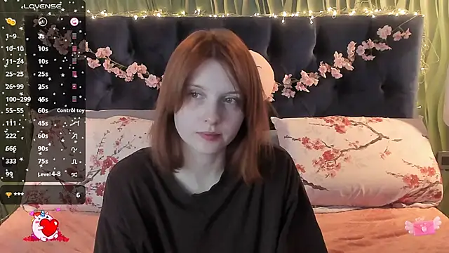 Snapshot of AliceLanley chatting on 2, 11, 2025 AliceLanley online show from 2, 11, 2025