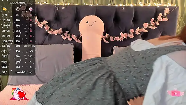 Snapshot of AliceLanley chatting on 18, 11, 2025 AliceLanley online show from 18, 11, 2025