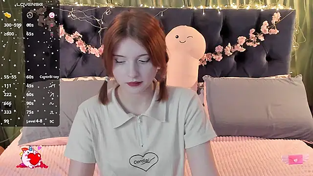 Snapshot of AliceLanley chatting on 22, 11, 2025 AliceLanley online show from 22, 11, 2025