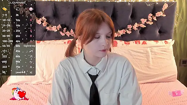 Snapshot of AliceLanley chatting on 14, 12, 2025 AliceLanley online show from 14, 12, 2025