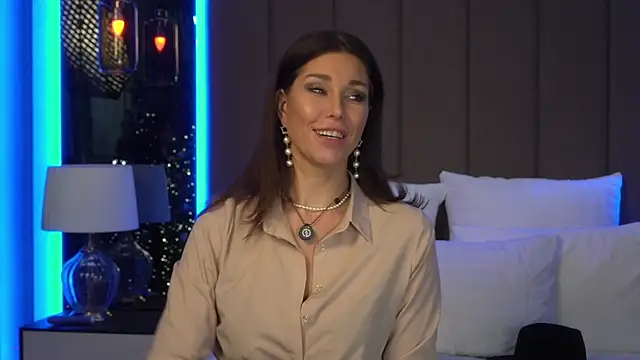 Arte Adelle online show from 6, 1, 2025