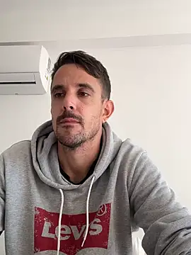 Snapshot of julian333 chatting on 15, 3, 2025 julian333 online show from 15, 3, 2025