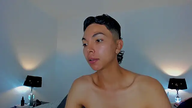 xhenisa  online show from 10, 3, 2026