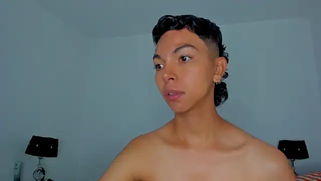 xhenisa  online show from 11, 3, 2026