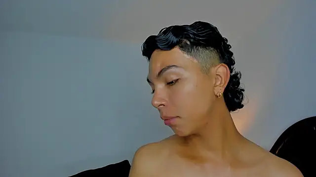 xhenisa  online show from 12, 3, 2026