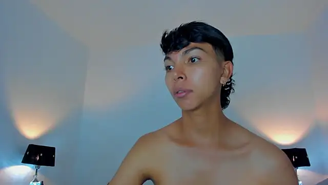 xhenisa  online show from 24, 3, 2026