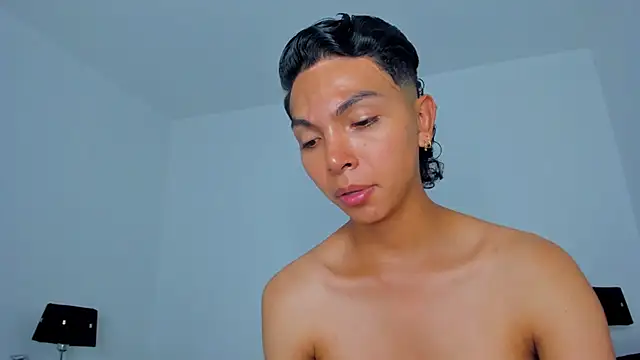 xhenisa  online show from 6, 4, 2026