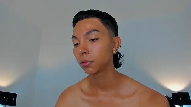 xhenisa  online show from 29, 4, 2026