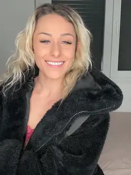 Snapshot of petrouchkaaa_ chatting on 4, 3, 2025 petrouchkaaa online show from 4, 3, 2025