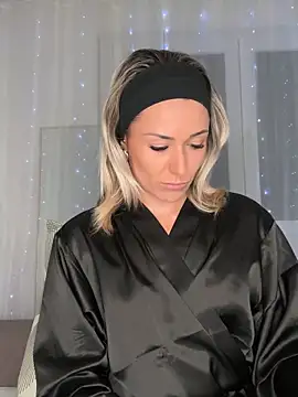 Snapshot of petrouchkaaa_ chatting on 1, 10, 2025 petrouchkaaa online show from 1, 10, 2025