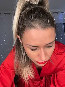 Snapshot of petrouchkaaa_ chatting on 4, 11, 2025 petrouchkaaa online show from 4, 11, 2025