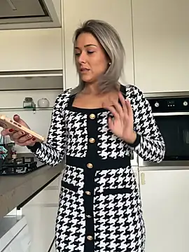 Snapshot of petrouchkaaa_ chatting on 4, 12, 2025 petrouchkaaa online show from 4, 12, 2025