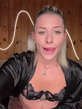 Snapshot of petrouchkaaa_ chatting on 14, 5, 2026 petrouchkaaa online show from 14, 5, 2026