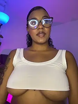 Snapshot of charlotteeruss chatting on 5, 11, 2025 charlotteeruss online show from 5, 11, 2025