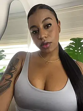 Snapshot of charlotteeruss chatting on 7, 11, 2025 charlotteeruss online show from 7, 11, 2025