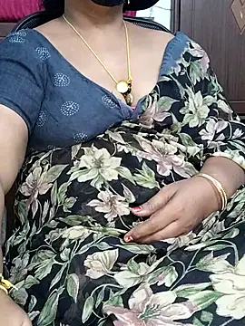 Snapshot of yours-kavaya chatting on 13, 10, 2025 yours-kavaya online show from 13, 10, 2025
