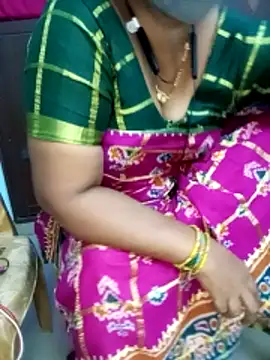 Snapshot of yours-kavaya chatting on 31, 10, 2025 yours-kavaya online show from 31, 10, 2025