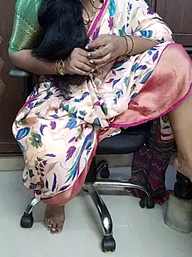 Snapshot of yours-kavaya chatting on 2, 11, 2025 yours-kavaya online show from 2, 11, 2025