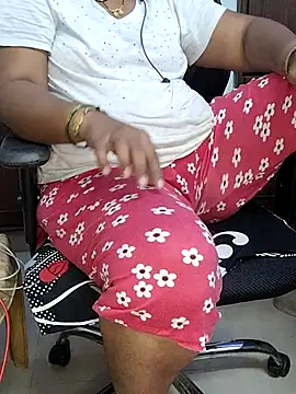 Snapshot of yours-kavaya chatting on 3, 11, 2025 yours-kavaya online show from 3, 11, 2025