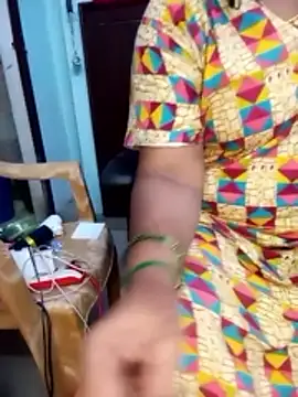 Snapshot of yours-kavaya chatting on 4, 11, 2025 yours-kavaya online show from 4, 11, 2025