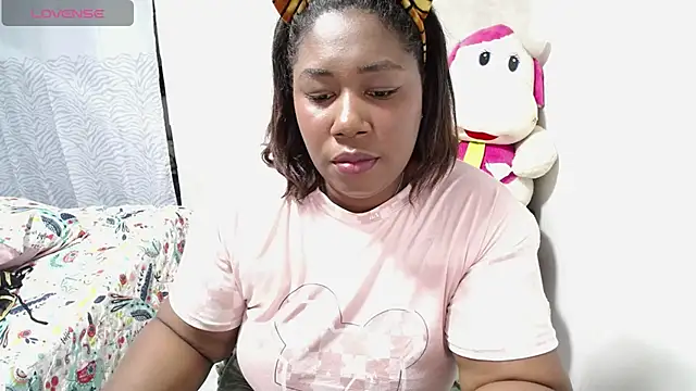 Snapshot of thickebonymilfF chatting on 11, 10, 2025 thickebonymilfF online show from 11, 10, 2025