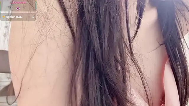 Snapshot of A-xena chatting on 14, 9, 2025 A-xena online show from 14, 9, 2025