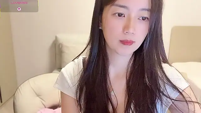 Snapshot of A-xena chatting on 28, 9, 2025 A-xena online show from 28, 9, 2025