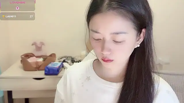 Snapshot of A-xena chatting on 15, 11, 2025 A-xena online show from 15, 11, 2025