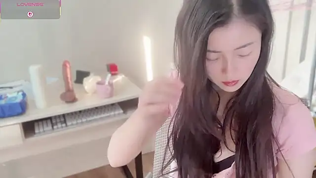 Snapshot of A-xena chatting on 26, 11, 2025 A-xena online show from 26, 11, 2025