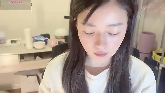 Snapshot of A-xena chatting on 4, 12, 2025 A-xena online show from 4, 12, 2025