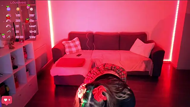 Snapshot of PetiteAngel666 chatting on 9, 11, 2025 PetiteAngel666 online show from 9, 11, 2025