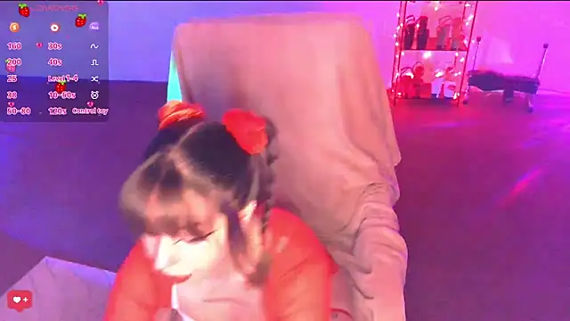 Snapshot of PetiteAngel666 chatting on 18, 12, 2025 PetiteAngel666 online show from 18, 12, 2025