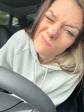 Snapshot of LadyLena1 chatting on 18, 11, 2025 LadyLena1 online show from 18, 11, 2025