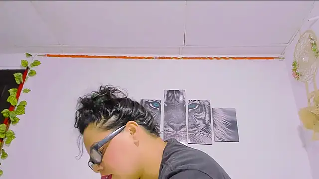 Alhelqueen online show from 14, 2, 2025