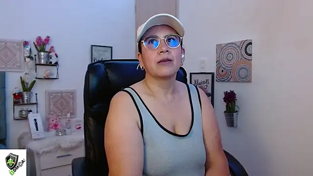 Snapshot of amalia_brunette chatting on 13, 1, 2025 amalia brunette online show from 13, 1, 2025