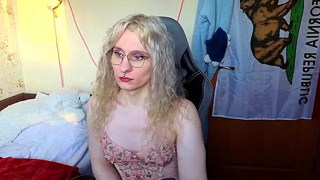 Lori Myaf online show from 24, 3, 2026