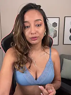 DianaHopson online show from 8, 3, 2025