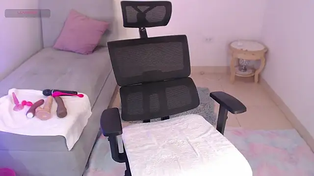 lilian prada online show from 1, 3, 2025