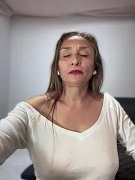 lilian prada online show from 16, 4, 2026