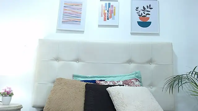 Snapshot of TiffanyFox1 chatting on 27, 2, 2025 TiffanyFox1 online show from 27, 2, 2025