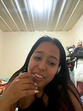 Snapshot of laila044 chatting on 22, 10, 2025 laila044 online show from 22, 10, 2025