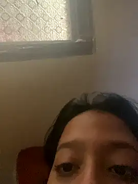 Snapshot of laila044 chatting on 23, 10, 2025 laila044 online show from 23, 10, 2025