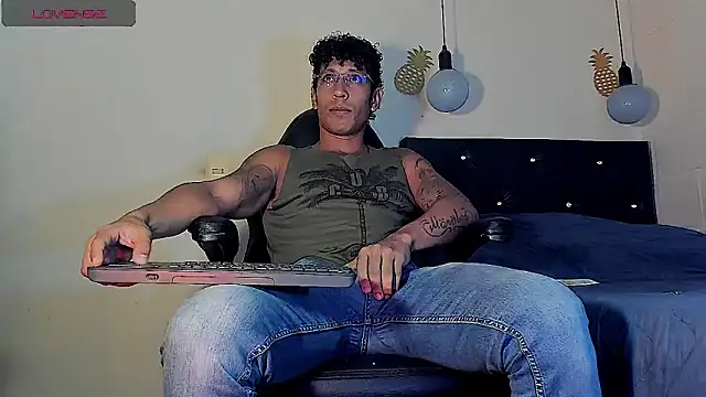 FuckHardlove online show from 8, 3, 2025