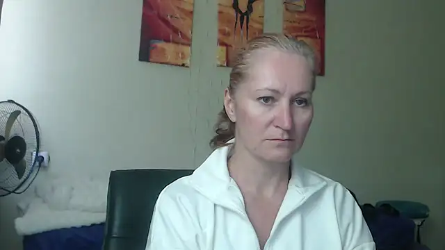 Snapshot of AmellyGrand chatting on 17, 4, 2026 AmellyGrand online show from 17, 4, 2026