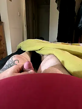 Snapshot of chatting on 19, 11, 2025 online show from 19, 11, 2025