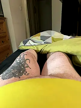 Snapshot of chatting on 20, 11, 2025 online show from 20, 11, 2025