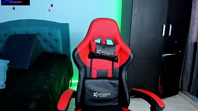 Snapshot of charlotee_lovee69 chatting on 4, 3, 2025 charlotee lovee69 online show from 4, 3, 2025