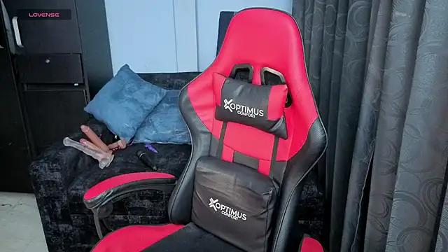 Snapshot of charlotee_lovee69 chatting on 11, 11, 2025 charlotee lovee69 online show from 11, 11, 2025