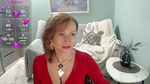 Snapshot of HornyMilf_777 chatting on 19, 10, 2025 HornyMilf 777 online show from 19, 10, 2025